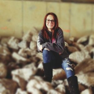 Meet your Posher, Hydee